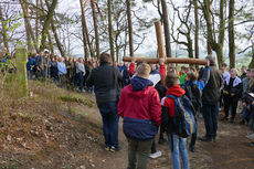 Ökumenischer Jugendkreuzweg in Naumburg (Foto: Karl-Franz Thiede)